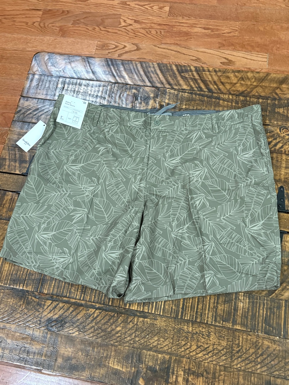 Goodfellow & Co SWIM Olive Leaf-Print Hybrid shorts